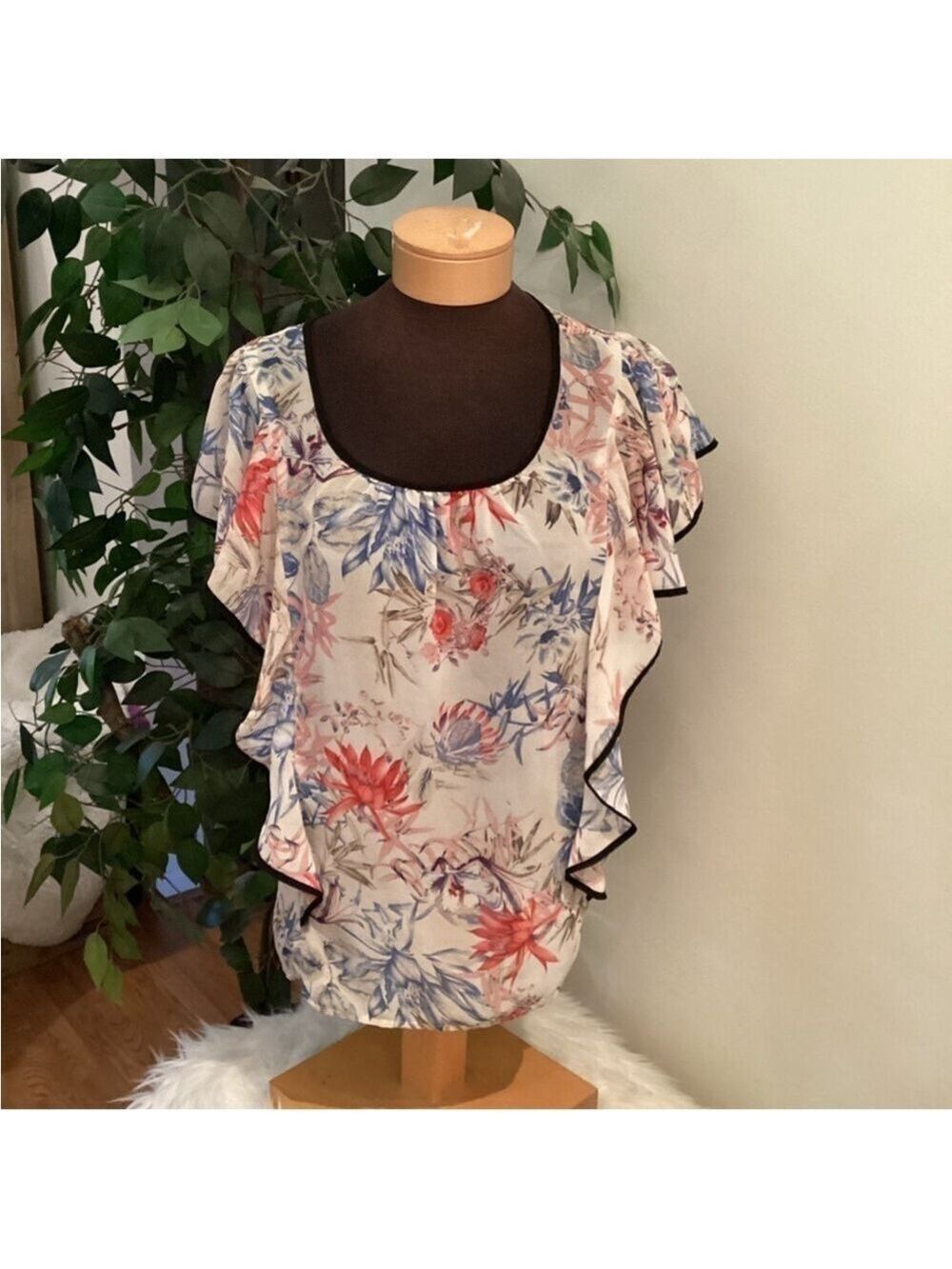 AGB pullover blouse Woman’s size Large sleeveless with ruffle overlay